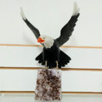 Aguila en piedra con base de Amatista