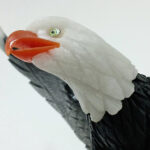 Aguila en piedra con base de Amatista - Imagen 4