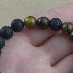 Pulsera 8mm de Lava + ojo de tigre con nudo - Imagen 2