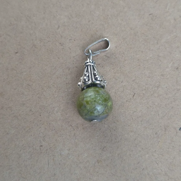 Dije Esfera con engarce de metal de Unakita - Imagen 1