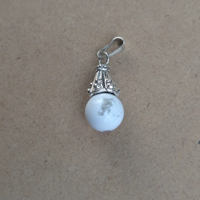 DESEM54-1.webp Dije Esfera con engarce de metal de Howlita - Imagen 1