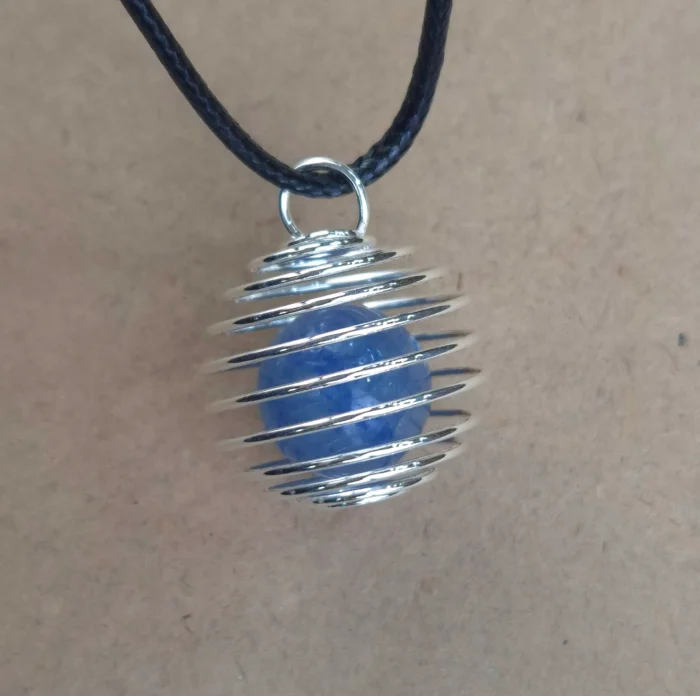 Dije Jaula con piedra con cordon de Cuarzo azul - Imagen 1