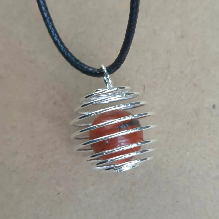 Dije Jaula con piedra con cordon de Jaspe rojo - Imagen 1