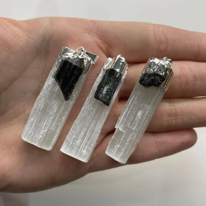 Dije pico c/e de Selenita con aplique turmalina - Imagen 1