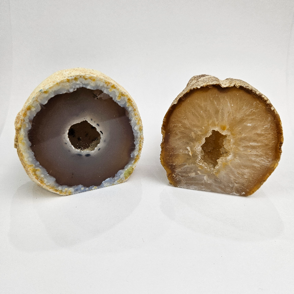 Agata geoda con base marron