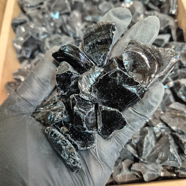 PBM 77 Piedra en bruto de Obsidiana negra - Imagen 1