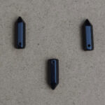 Pico facetado y perforado de Obsidiana negra