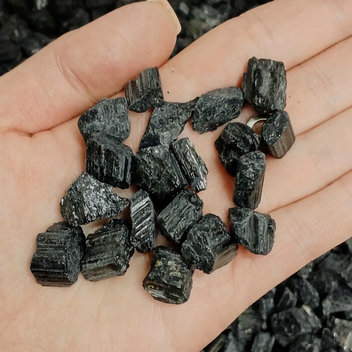 Piedra en bruto de Turmalina Negra P - Imagen 1