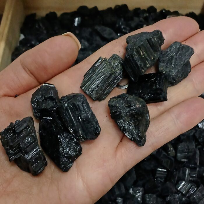 Piedra en bruto de Turmalina Negra M - Imagen 3