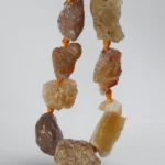 Pieza de piedra perforada en bruto de Cornalina - Imagen 3