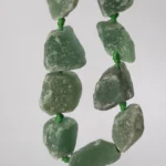 Pieza de piedra perforada en bruto de Cuarzo verde - Imagen 2