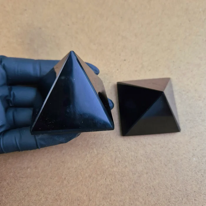 Piramide de Obsidiana negra - Imagen 1