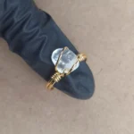 Anillo con alambre de Cuarzo Cristal