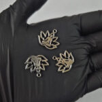 Separador dije medalla flor- buda - Imagen 2