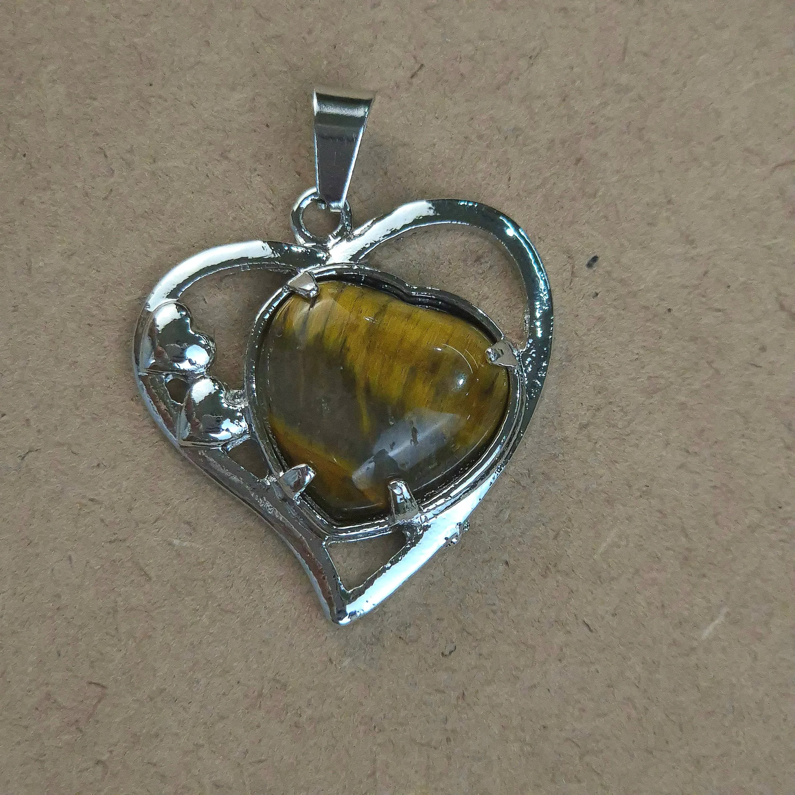 DCORM80-1.webp Dije Corazon metal de Ojo de tigre - Imagen 1